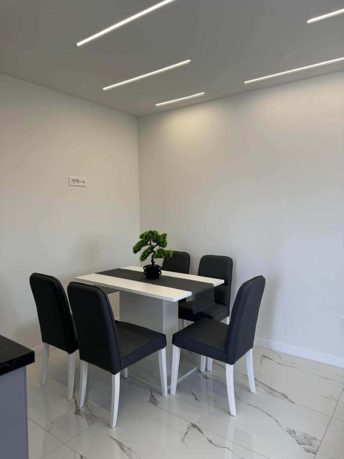 Emanuel Apartment Nin